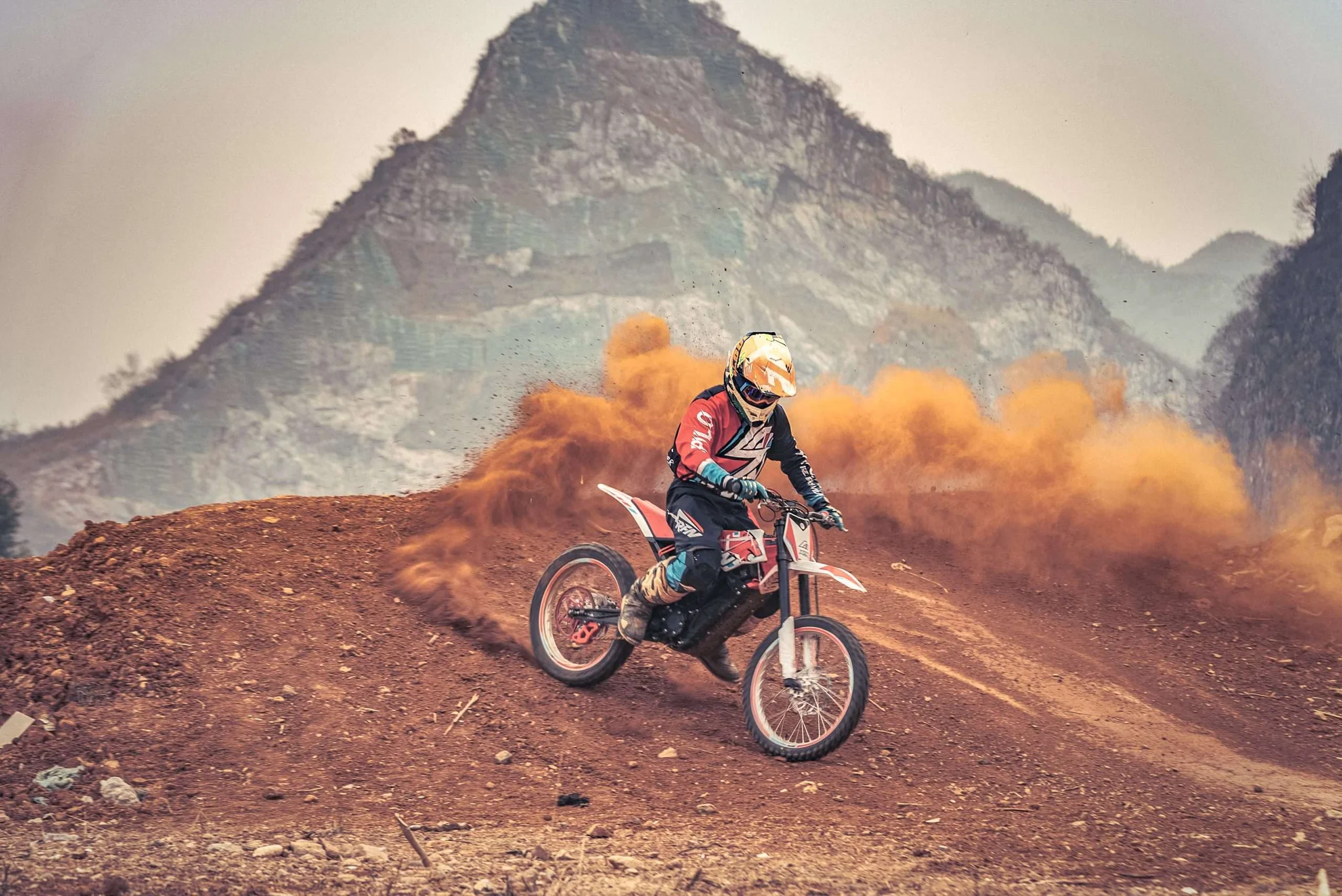 ელექტრო ბაიკები vs ბენზინის Dirt Bike: 9 მთავარი განსხვავება და როგორ ავირჩიოთ