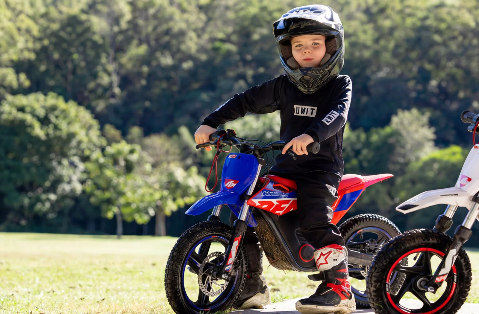 როგორ შევარჩიოთ საუკეთესო საბავშვო მოტოციკლი: სრული გზამკვლევი მშობლებისთვის